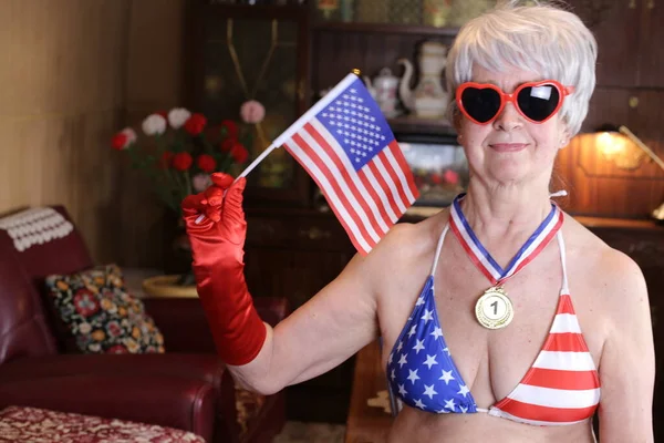 Retrato Cerca Mujer Madura Bikini Con Estampado Bandera Casa —  Fotos de Stock