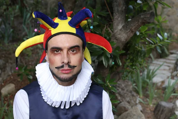 Ritratto Ravvicinato Del Giovane Cappello Joker Costume Nel Parco — Foto Stock