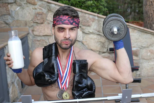 Close Retrato Belo Jovem Com Medalhas Luvas Boxe Segurando Barbell — Fotografia de Stock