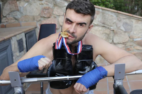 Portrait Gros Plan Homme Avec Des Gants Boxe Une Médaille — Photo