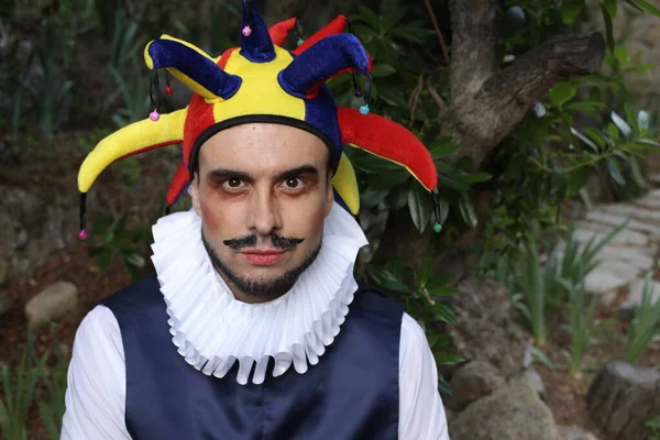 Ritratto Ravvicinato Del Giovane Cappello Joker Costume Nel Parco — Foto Stock