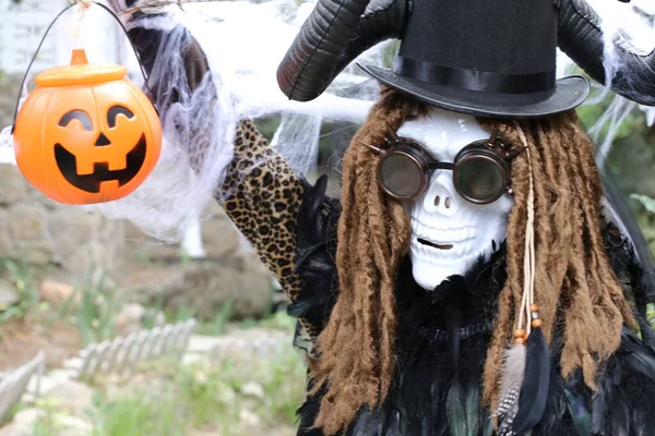 Κοντινό Πορτραίτο Προσώπου Τρομακτική Μάσκα Halloween Που Κρατάει Jack Lantern — Φωτογραφία Αρχείου