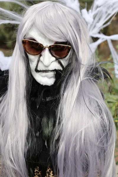 Close Portret Van Persoon Eng Halloween Masker Met Zonnebril — Stockfoto