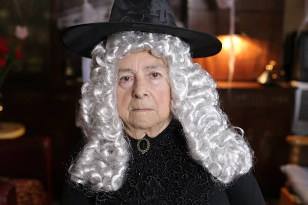 Portret Van Volwassen Vrouw Halloween Kostuum Thuis — Stockfoto