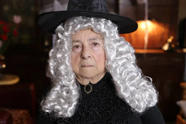 Portret Van Volwassen Vrouw Halloween Kostuum Thuis — Stockfoto