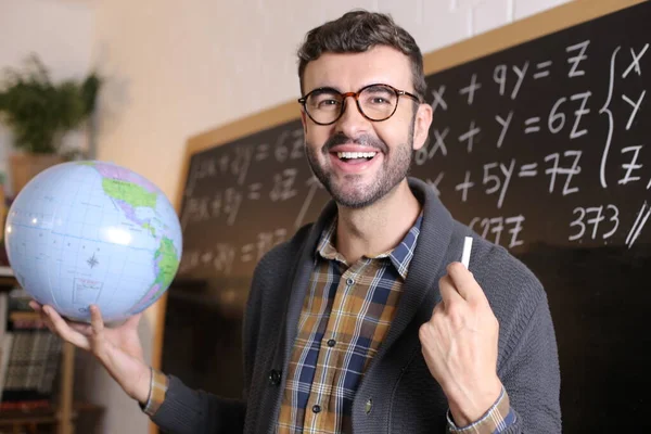 Primer Plano Retrato Guapo Joven Profesor Sosteniendo Globo Geográfico Delante —  Fotos de Stock