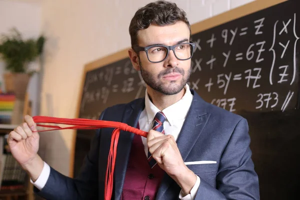 Primer Plano Retrato Guapo Joven Profesor Sosteniendo Látigo Rojo Delante —  Fotos de Stock