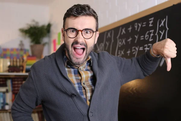 Primer Plano Retrato Guapo Joven Profesor Mostrando Pulgar Hacia Abajo —  Fotos de Stock