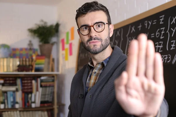 Primer Plano Retrato Guapo Joven Profesor Mostrando Stop Gesture Delante —  Fotos de Stock