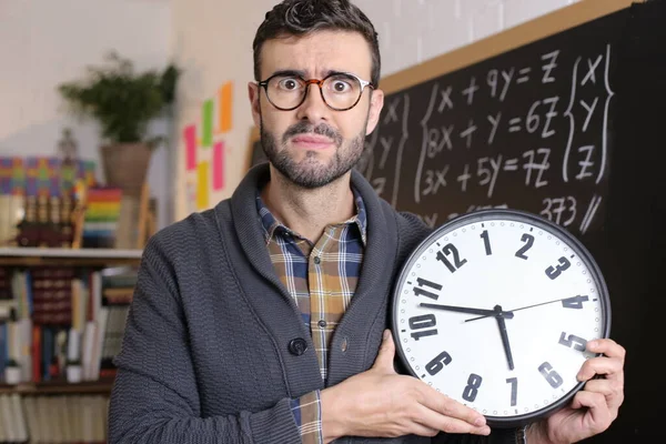 Primer Plano Retrato Guapo Joven Profesor Sosteniendo Gran Reloj Delante —  Fotos de Stock