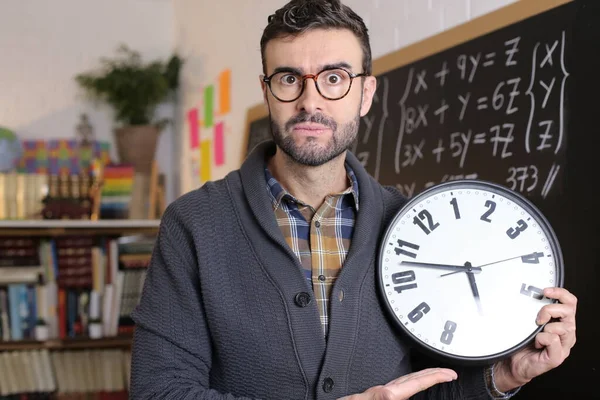 Primer Plano Retrato Guapo Joven Profesor Sosteniendo Gran Reloj Delante —  Fotos de Stock