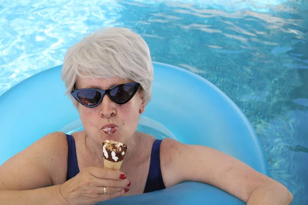 Portrait Mature Woman Swimsuit Inflatable Tube Eating Ice Cream Pool — Stock Photo, Image