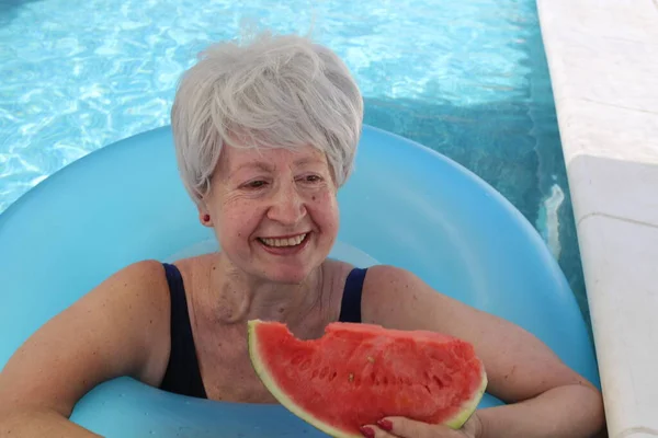 Portrait Mature Woman Swimsuit Slice Watermelon Pool Sunny Summer Day — Stock Photo, Image