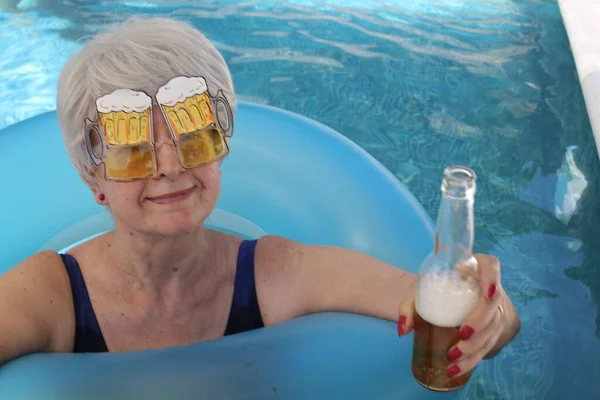 Portrait Mature Woman Eyeglasses Shape Beer Mugs Holding Glass Beer — Stock Photo, Image