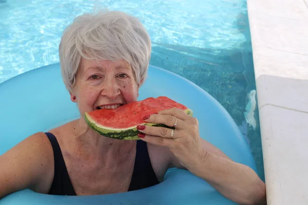 Portrait Mature Woman Swimsuit Slice Watermelon Pool Sunny Summer Day — Stock Photo, Image