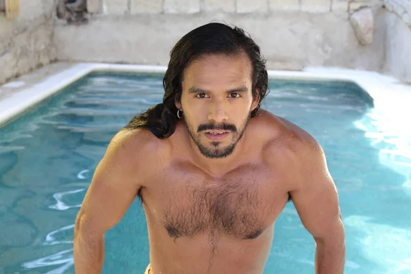 Close Retrato Bonito Jovem Mestiço Sem Camisa Homem Piscina — Fotografia de Stock