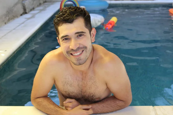 Close Retrato Bonito Jovem Shirtless Homem Piscina — Fotografia de Stock