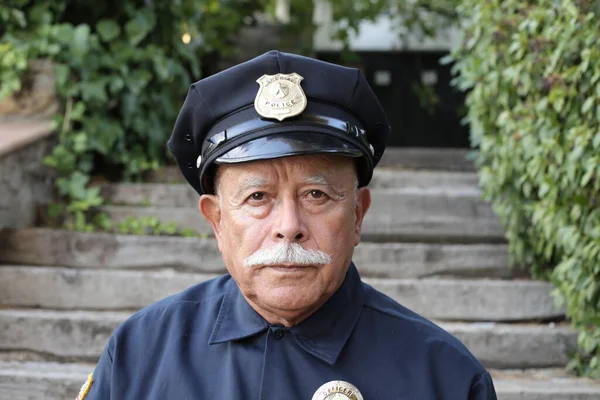 Närbild Porträtt Stilig Äldre Man Polis Kostym Utomhus — Stockfoto