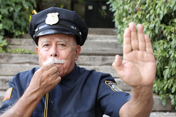Närbild Porträtt Stilig Äldre Man Polis Kostym Visar Stop Gest — Stockfoto