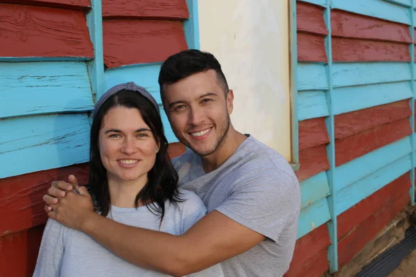 Retrato Belo Jovem Casal Abraçando Livre — Fotografia de Stock