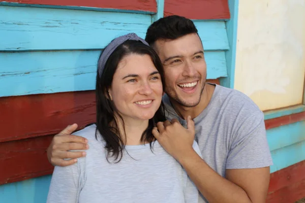 Retrato Belo Jovem Casal Abraçando Livre — Fotografia de Stock