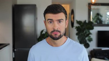 Boynuzları büyüyen adam, yaklaş.