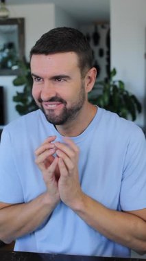 İnsan evde şeytani bir intikam planlıyor.