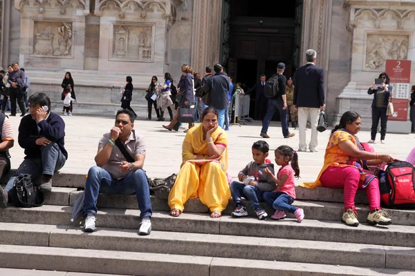 İnsanlar merdivenlerde