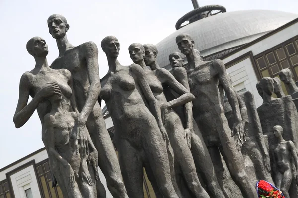 Moskova'da insanlar trajedi için anıt