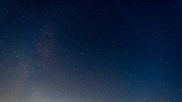 Den Stjärnklara Natthimlen Vintergatan Och Den Ljusa Meteoriten Ett Stjärnlandskap — Stockfoto