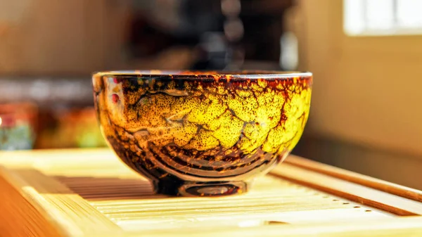 Seramik Sarı Kahverengi Çin Çay Kasesi Yakın Plan Arka Plan — Stok fotoğraf