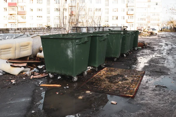 러시아의 마당에 쓰레기 흙탕물 — 스톡 사진