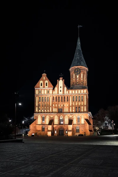 Catedral de Konigsberg em Kaliningrado à noite — Fotografia de Stock
