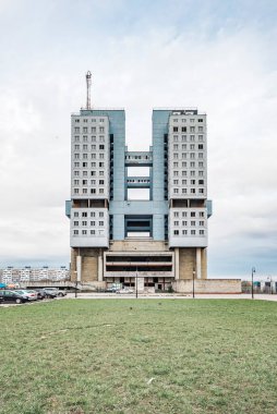 Kalininingrad 'daki Sovyetler Evi. Sovyet modernizminin mimari tarzında terk edilmiş bir bina.