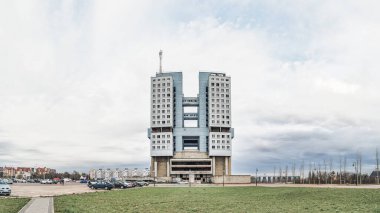 Kalininingrad 'daki Sovyetler Evi. Sovyet modernizminin mimari tarzında terk edilmiş bir bina.