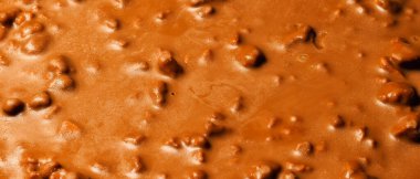 İsveç bademi ve çikolatalı pasta, fındıklı çikolata deseni.. 