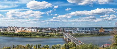 Nizhny Novgorod Panoraması, Rusya. Alexander Nevsky 'nin Ortodoks Katedrali, futbol stadyumu ve köprü 