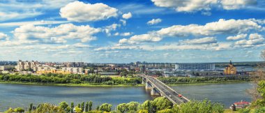 Nizhny Novgorod Panoraması, Rusya. Alexander Nevsky 'nin Ortodoks Katedrali, futbol stadyumu ve köprü 