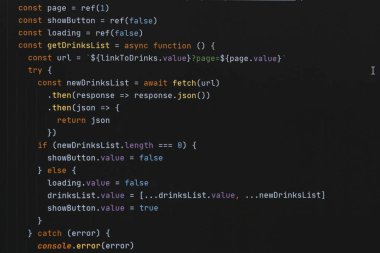 Program siyah ekrandaki Javascript kodu. Web sitesi, internet, siber güvenlik, hackleme ve yazılım kavramı.