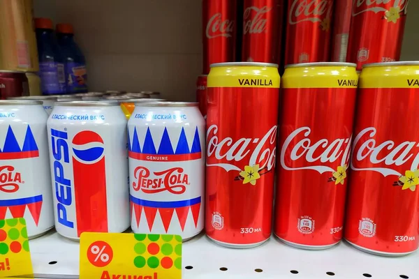 Syktyvkar Russia 2020 Pepsi Coca Cola Продукти Виставці Продуктовому Магазині — стокове фото