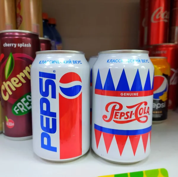 Syktyvkar Rusia 2020 Productos Pepsi Expuestos Una Tienda Comestibles Pepsi — Foto de Stock