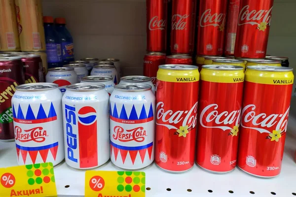 Syktyvkar Russia 2020 Pepsi Coca Cola Продукти Виставці Продуктовому Магазині — стокове фото