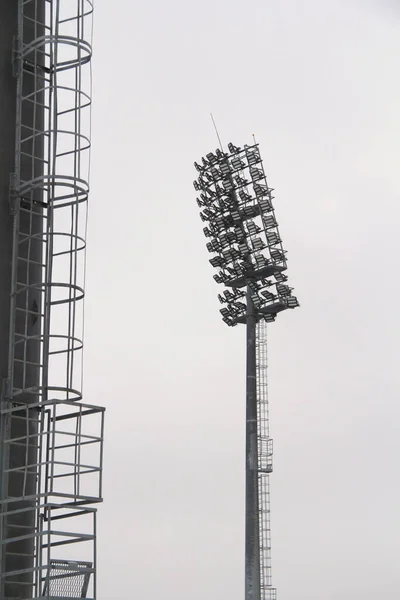 Projector Estádio Com Poste Metal Mastro Iluminação Torre Com Holofotes — Fotografia de Stock