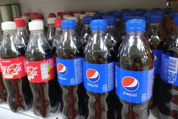 Syktyvkar Russia 2020 Pepsi Coca Cola Mostra Negozio Alimentari Pepsi — Foto Stock