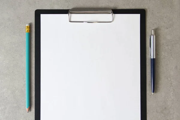 Tükenmez Kalemle Beyaz Kağıt Şablonu Siyah Bir Tabletle Açık Gri — Stok fotoğraf