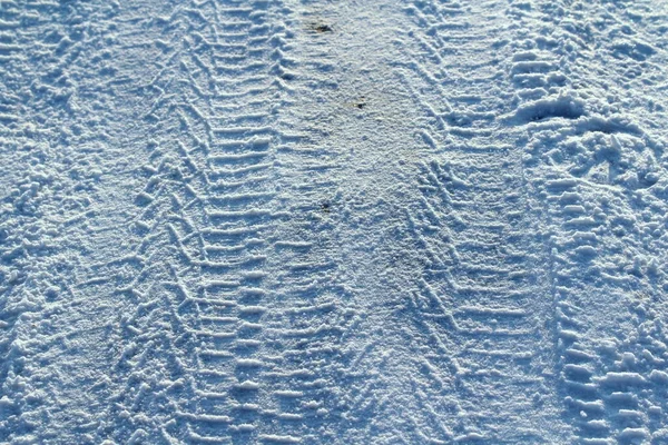 Huellas Neumáticos Dejadas Nieve Día Soleado Brillante Concepto Remoción Nieve —  Fotos de Stock