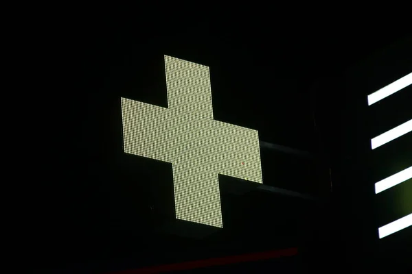 Croce Pixel Incandescente Lampade Led Sfondo Nero Croce Verde Simbolo — Foto Stock