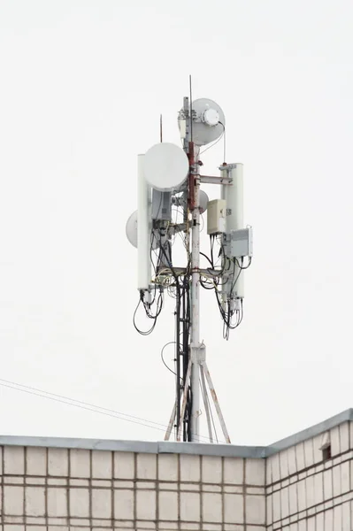 Base Stazione Antenna Rete Mobile Albero Struttura Acciaio Con Ripetitore — Foto Stock