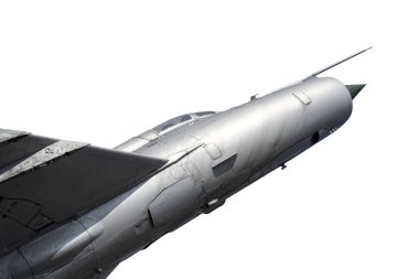 Beyaz arka planda uçan savaş uçağını havalandır.