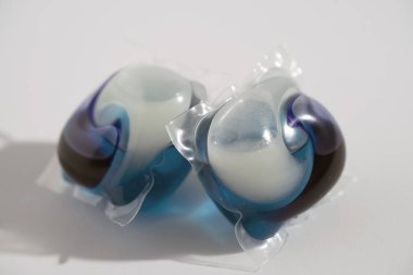 Çamaşır yıkamak için mavi jel tozu, sıvı deterjan